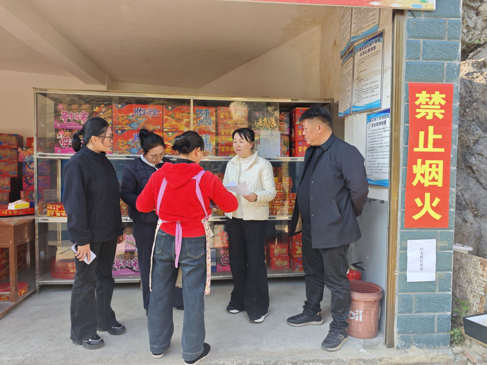 織密安全防線，守護(hù)萬家燈火——莫艷督導(dǎo)春節(jié)期間安全生產(chǎn)、森林防滅火及值班值守工作